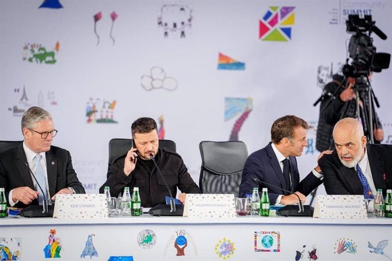 El primer ministro de Reino Unido, Keir Starmer (izq), el presidente ucraniano, Volodimir Zelenski, su homólogo francés, Emmanuel Macron y el jefe de Gobierno albanés, Edi Rama (der).