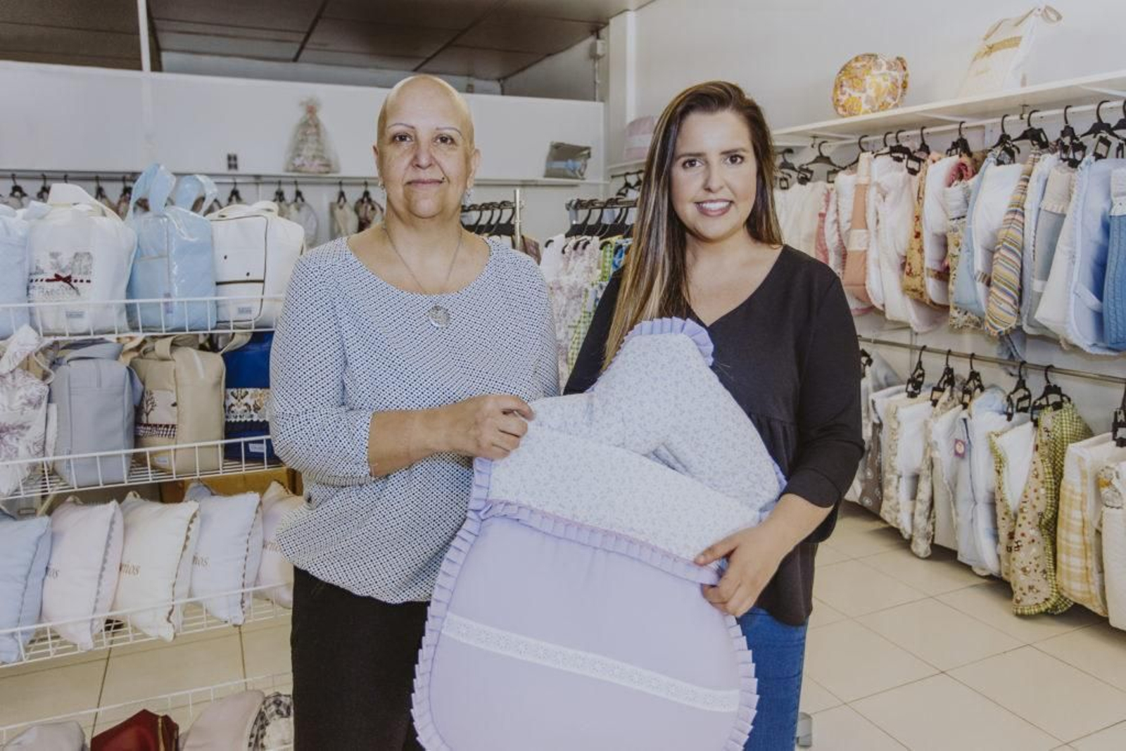 Pilar Alonso y su hija Ainara, de la empresa viguesa Borda y más Complementos Infantiles con su marca Nenel.