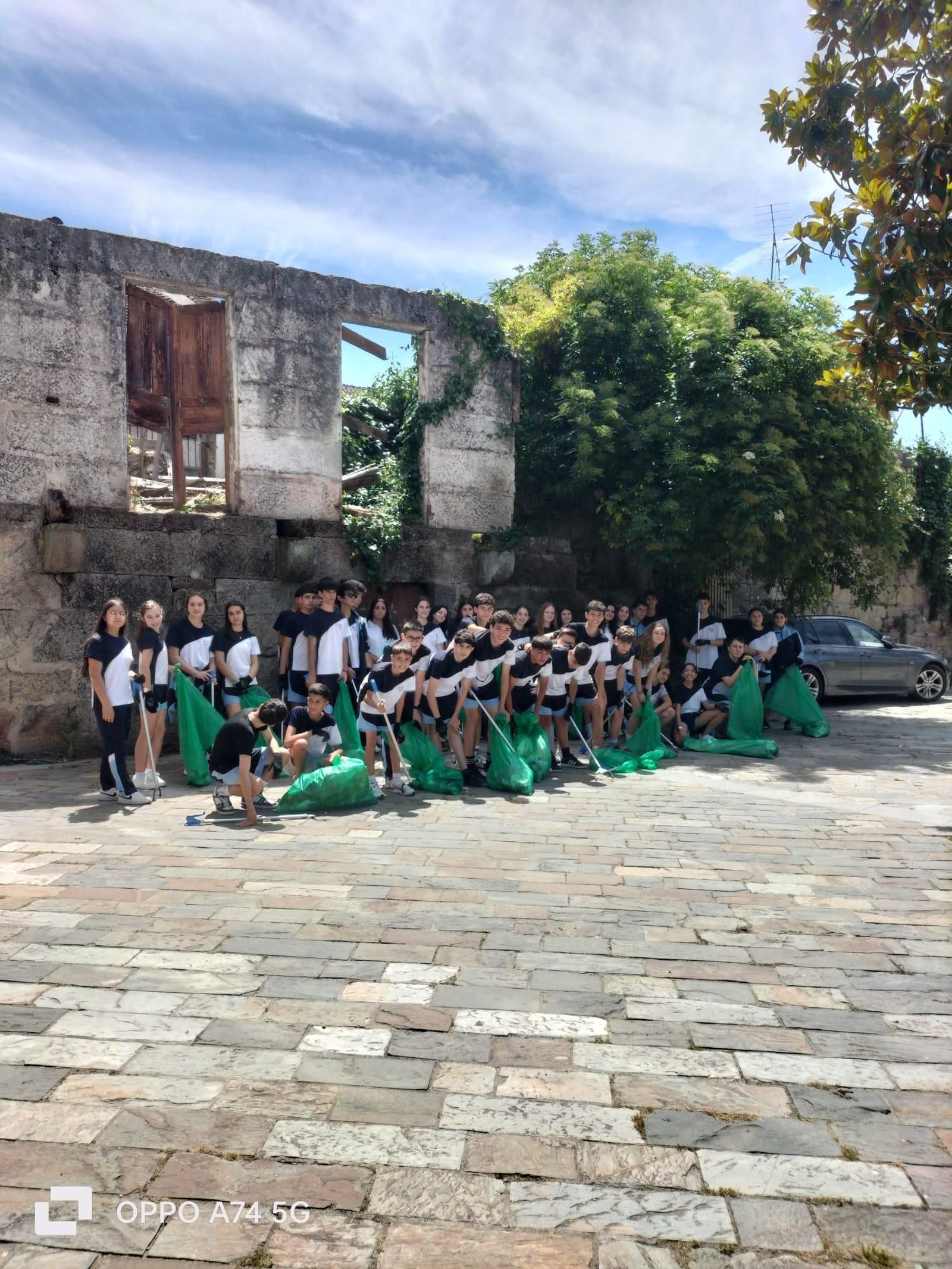 Limpieza ambiental del colegio María Inmaculada de Verín