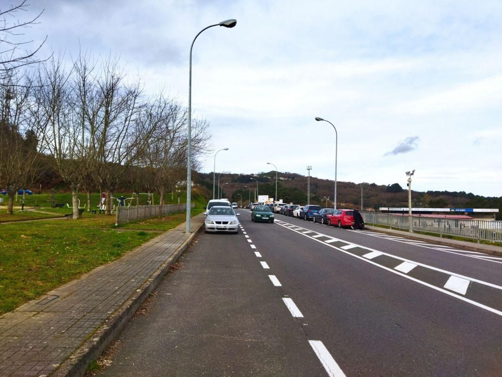 La travesía celanovesa de la OU-531, entre el parque municipal y la zona de los campos de fútbol.