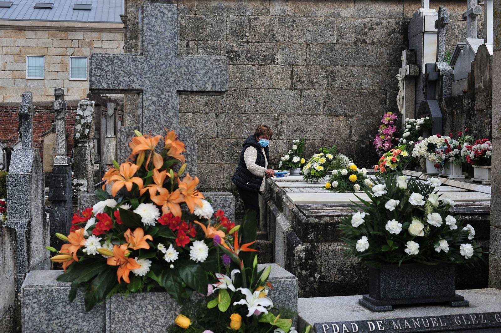 Jornada dominical en el cementerio de San Francisco José Paz
