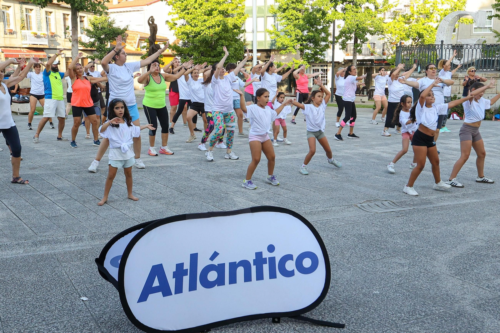 Galería | Un centenar de personas se activan con la sesión de zumba de +Deporte Atlántico