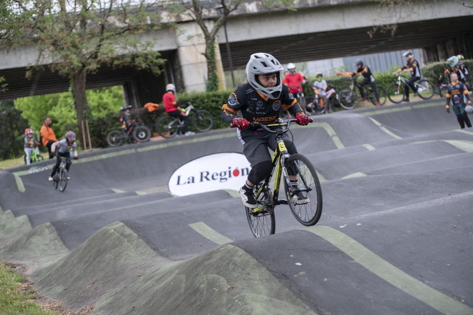 Galería | +Deporte La Región impulsa el pumptrack en Ourense de la mano de Maese Riders