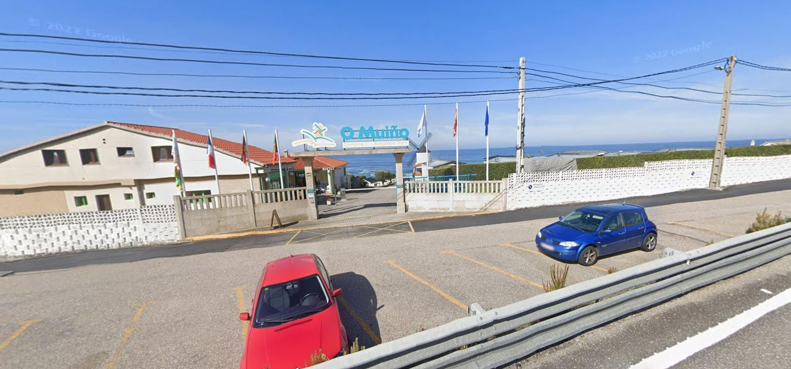 El crimen se produjo a la entrada del cámping de Mougás, en Santa María de Oia, donde trabajaba la víctima. // Google Maps