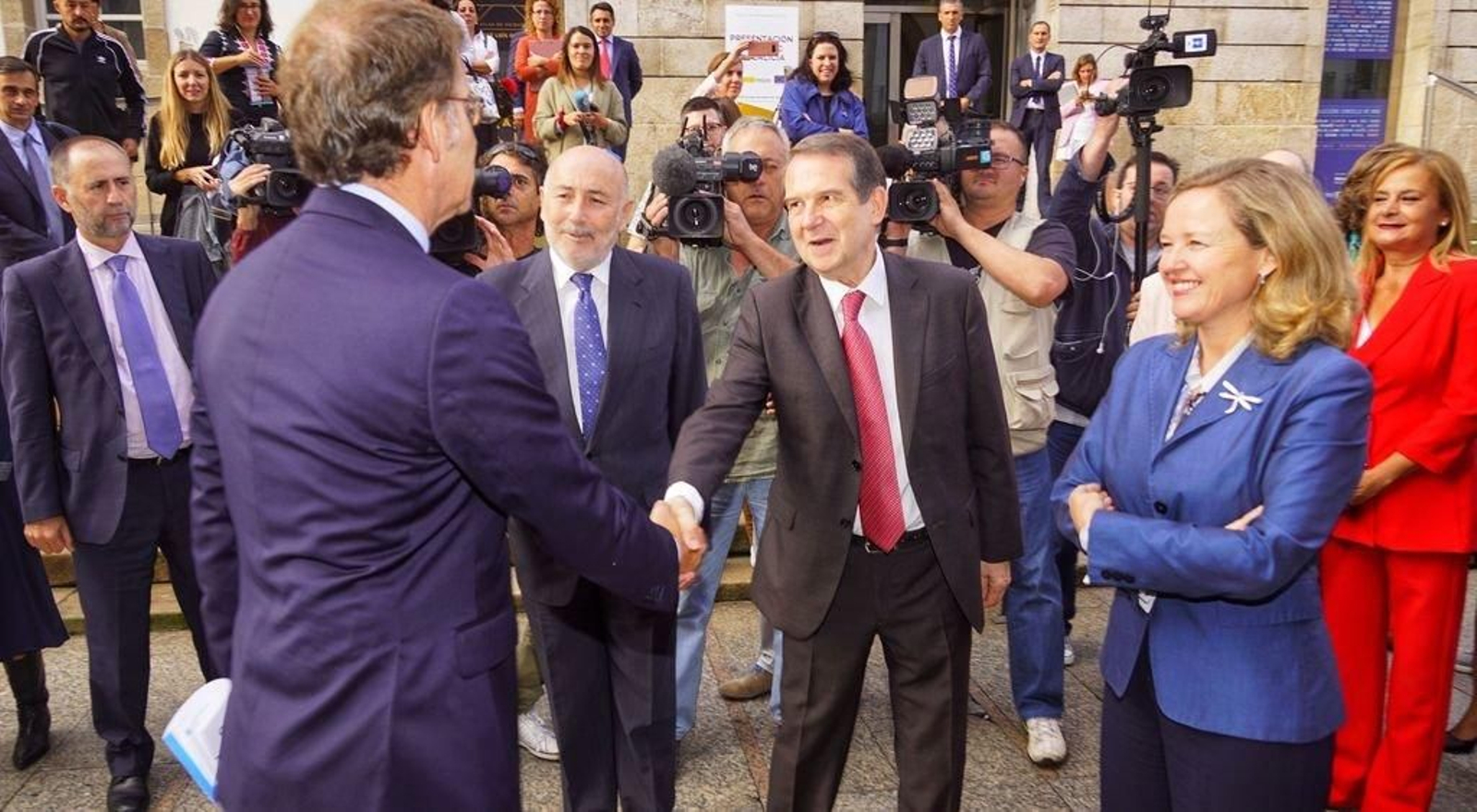 Feijóo y Caballero se saludan hace unos días en el Marco.
