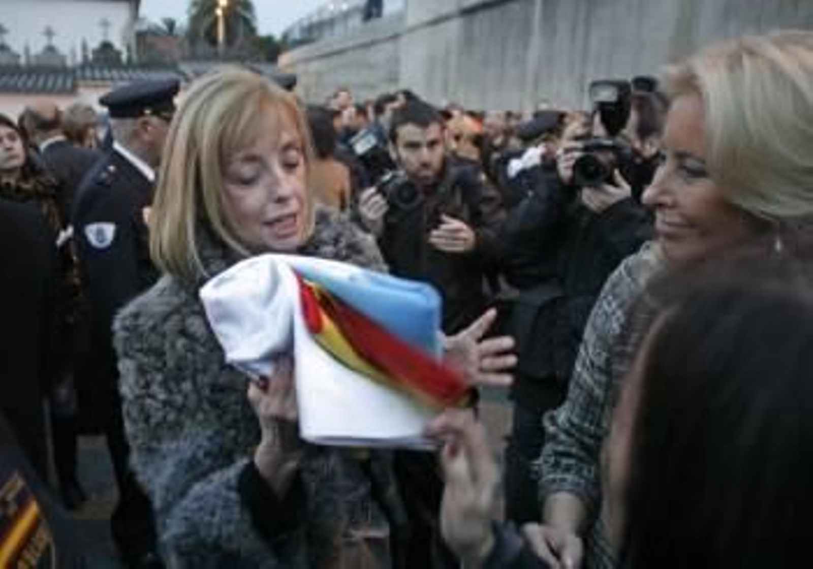 Carmen Fraga tras el funeral (Foto: CABALAR)