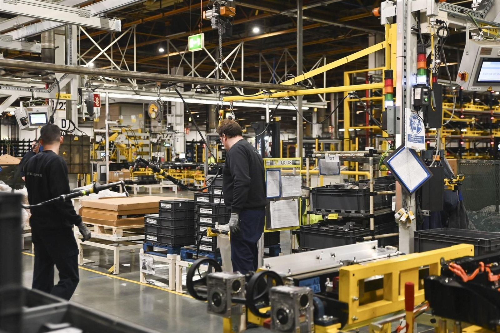 Trabajadores en la planta de Stellantis en Figueruelas (Zaragoza).