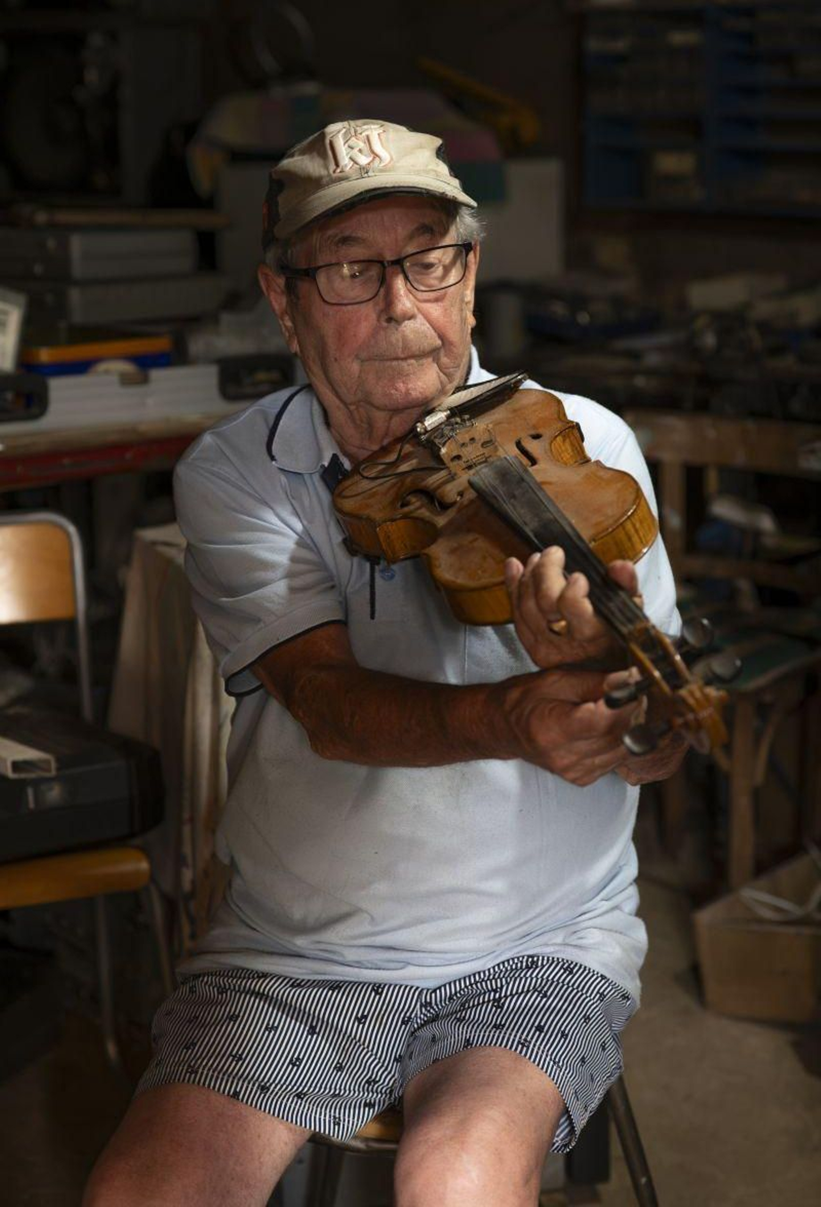 Mi padre era barbero y músico y me enseñó solfeo, relata Manuel Fernández Muíños.