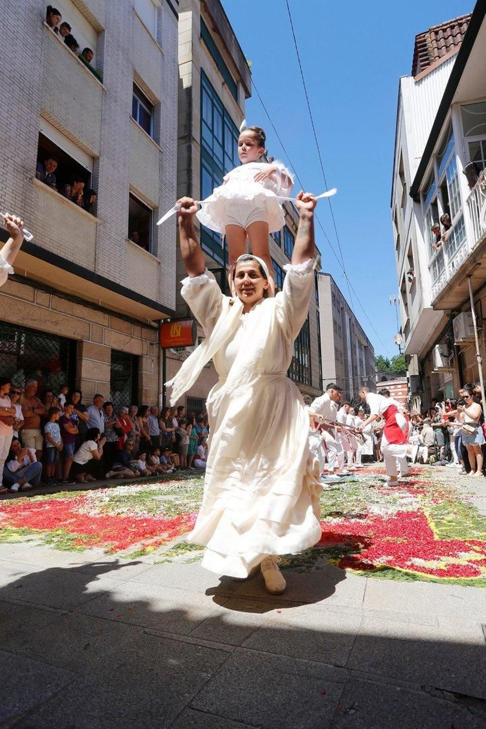 Danza das Espadas y Baile das Penlas, en Redondela.