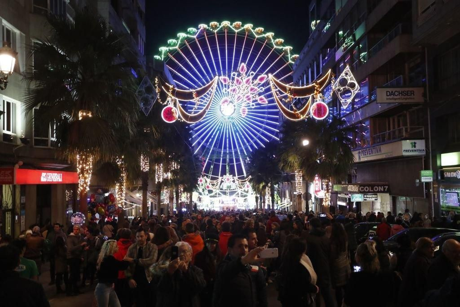 Los turistas invaden Vigo en el Puente170