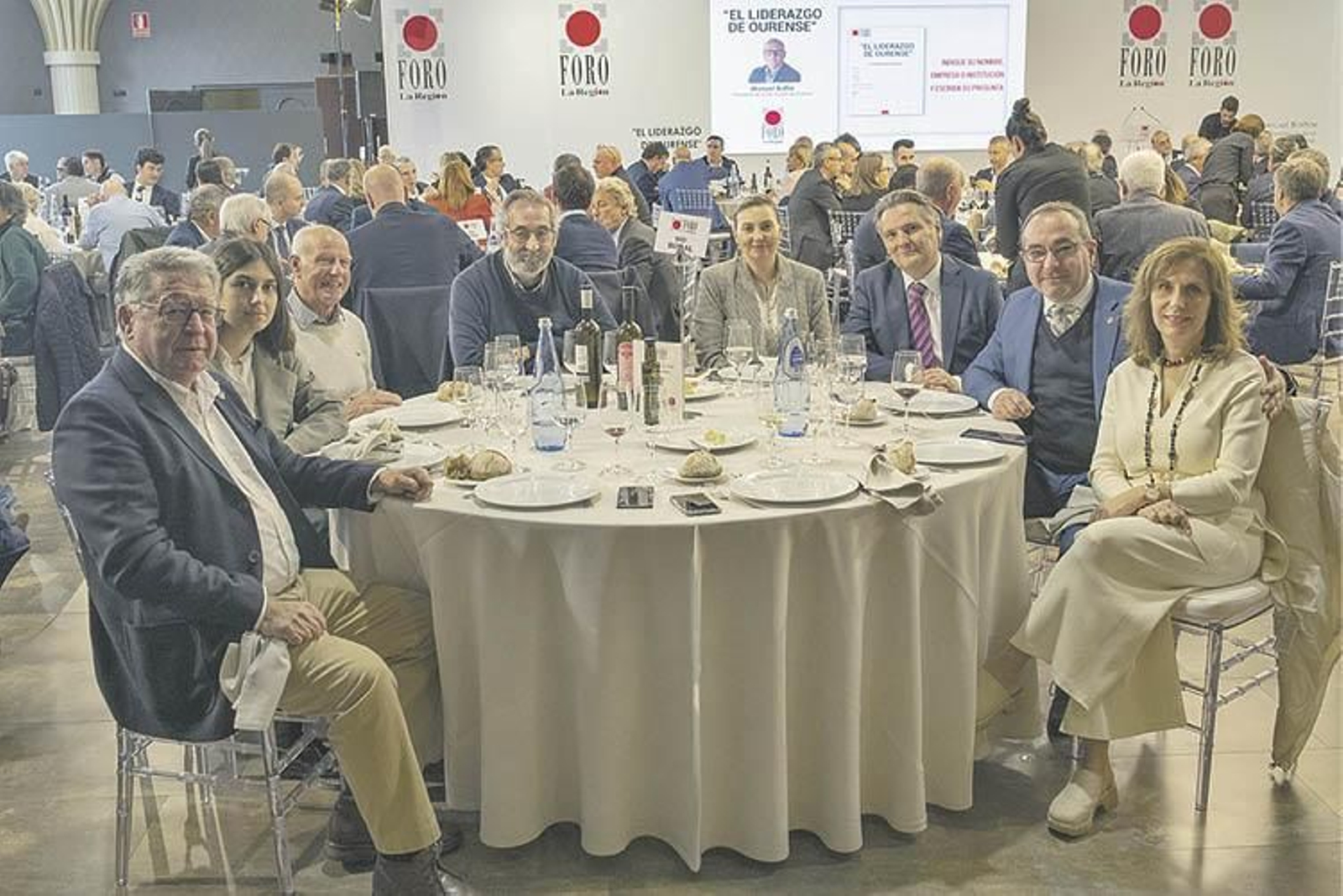 José Luis Valladares, alcalde del Concello de Cea; Lucía Montáns, responsable de comunicación de Apetamcor; Ricardo Fernández, del PP de Amoeiro; Antonio Piñeiro, colaborador de La Región; Emma González, gerente del Inorde; Carlos Vila, de la Deputación; Antonio De Oliveira, de la Xunta Local del PP de Ourense. y María Teresa Cerdeira, de la Deputación.