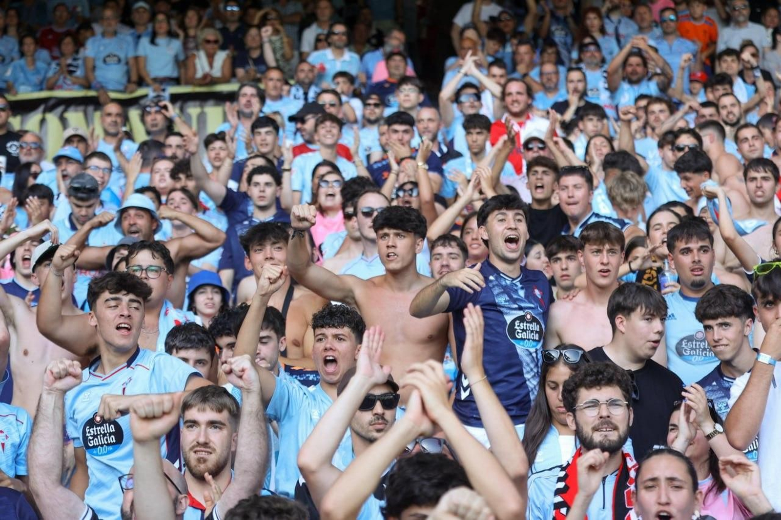 Galería | El Celta Fortuna golea a la Ponferradina y sube a Segunda División