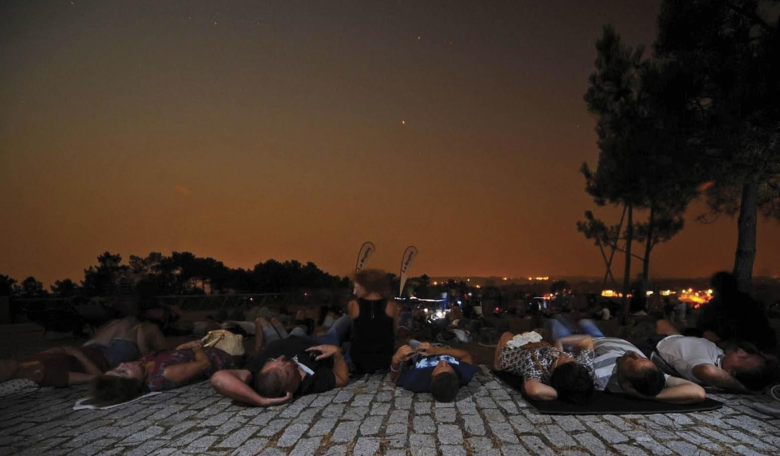 Observación de las Perseidas en San Cibrao de Las. (ARCHIVO)