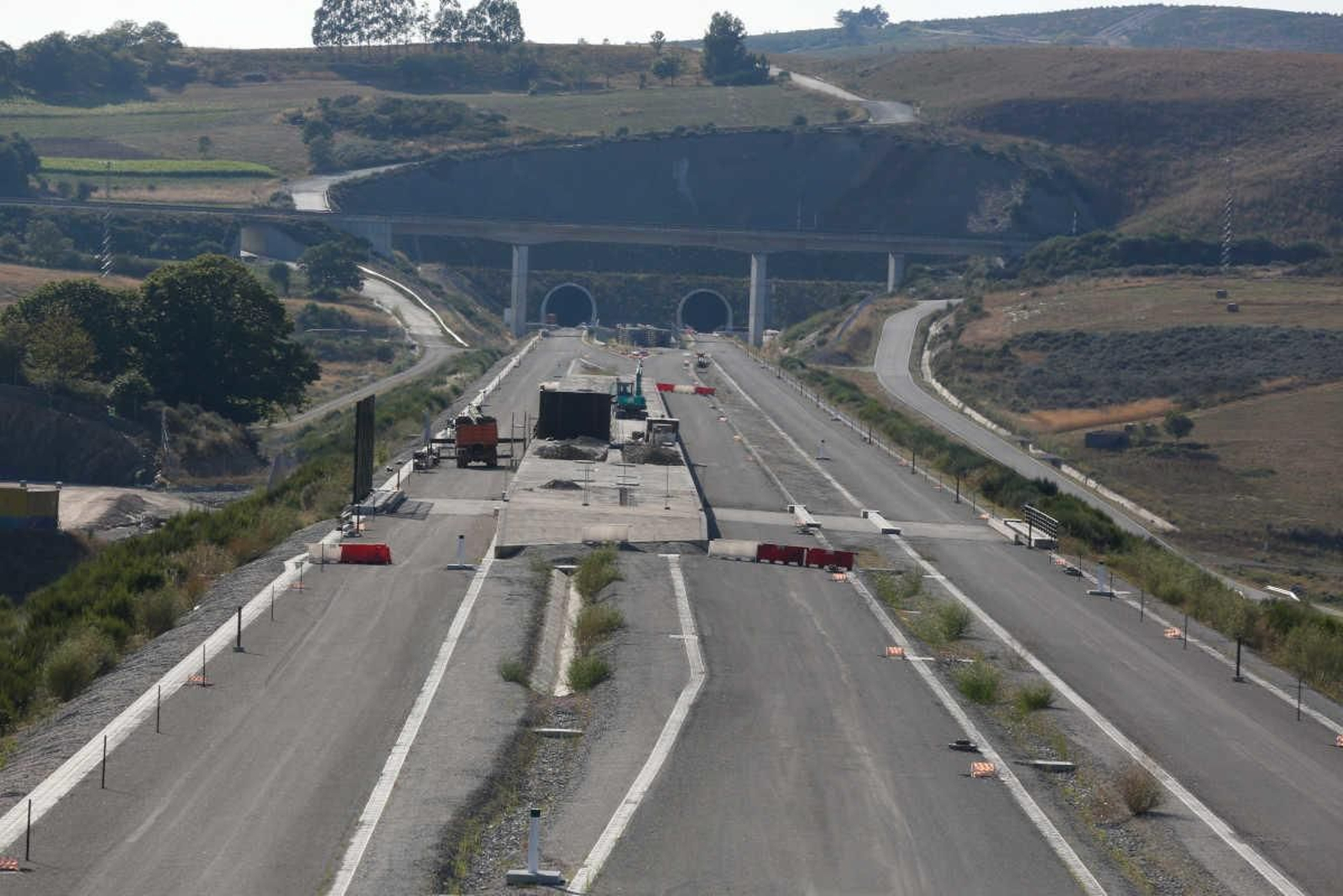 Las obras del AVE en A Gudiña. (Foto: Xesús Fariñas)