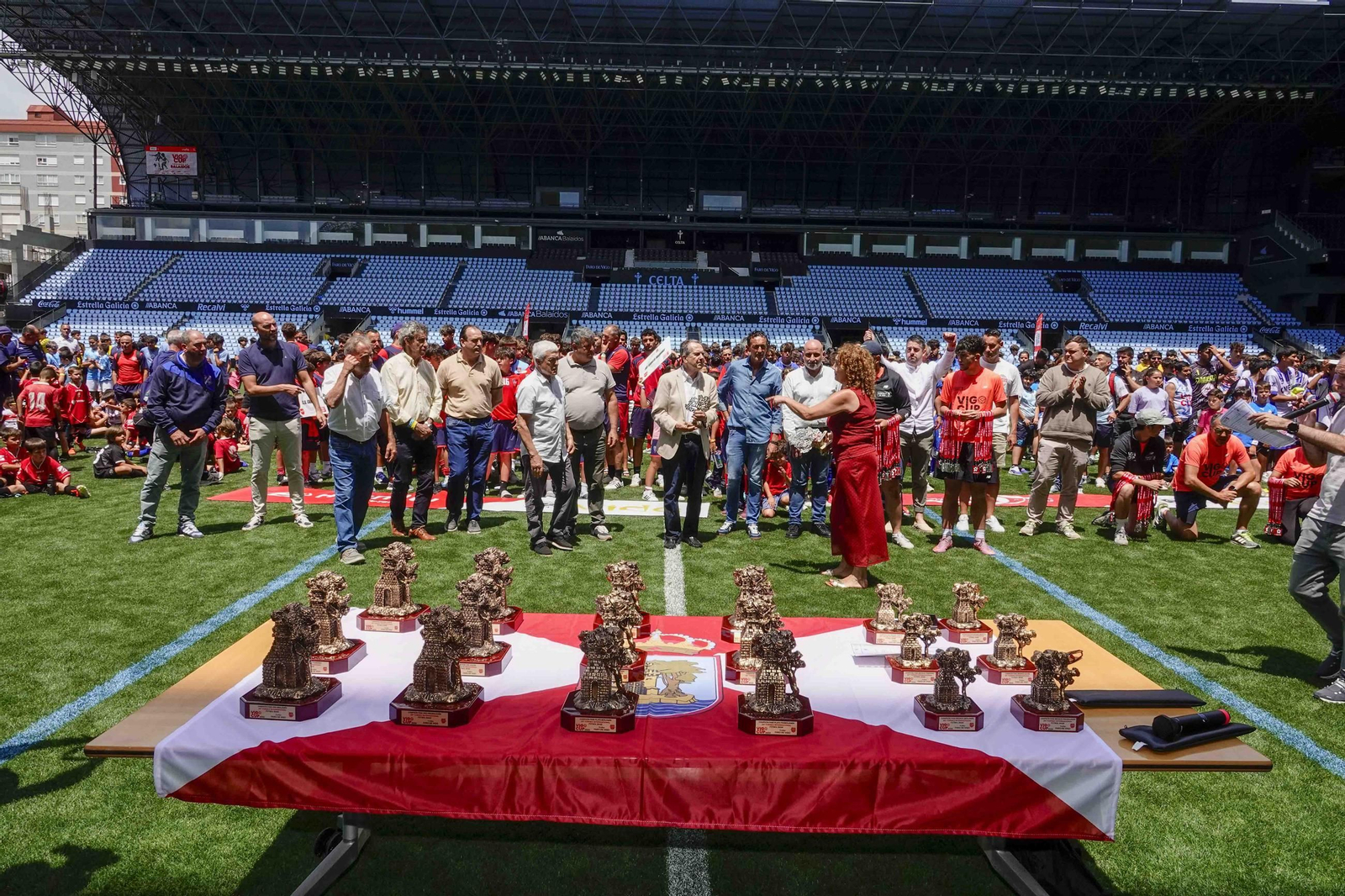 Galería | Balaídos despide la Vigo Cup con el acto de clausura y entrega de medallas