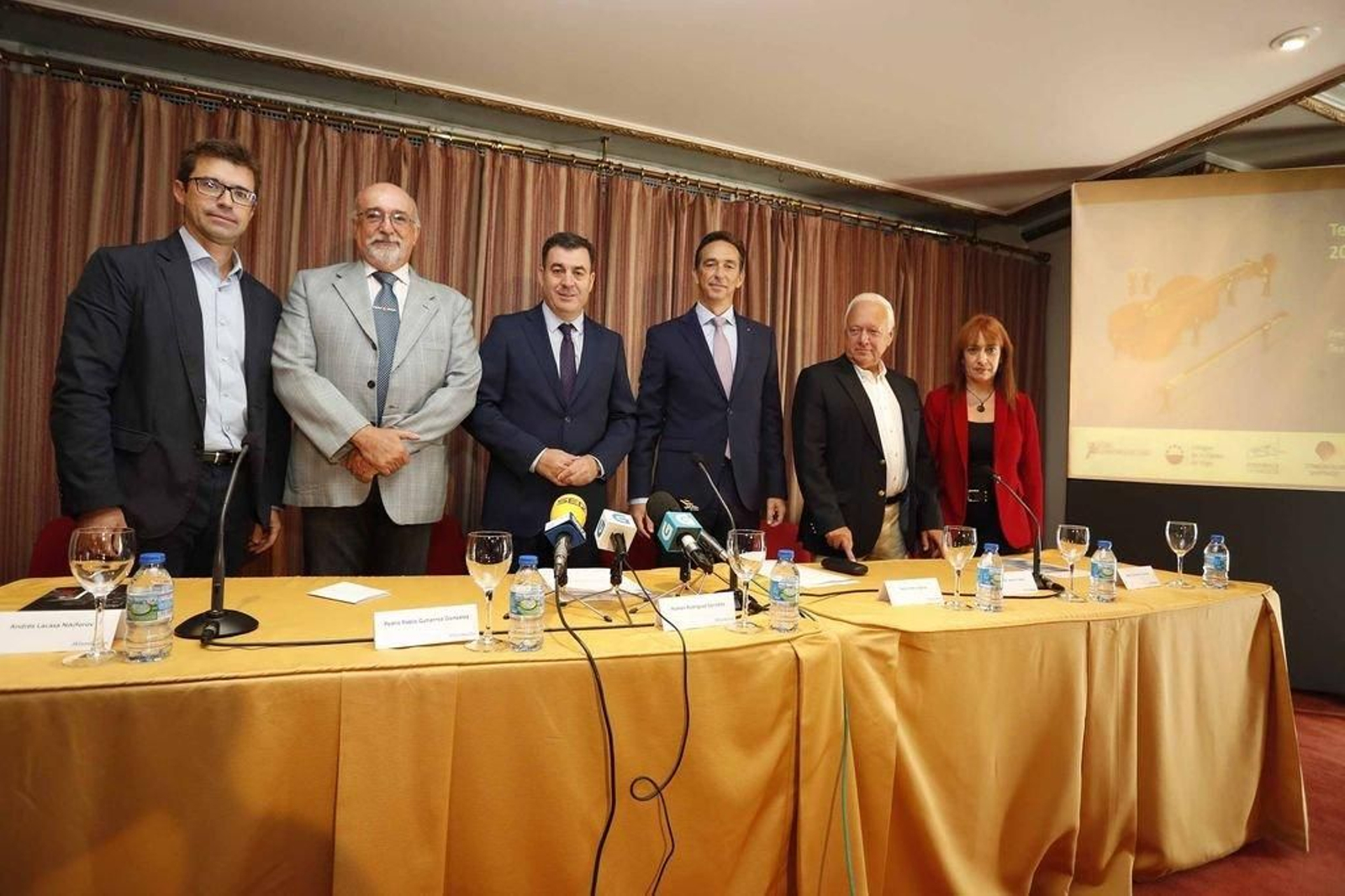 Lacasa, Pedro Pablo Gutiérrez, Román Rodríguez, Anxo Lorenzo, "Betero" y  Lafuente, ayer.