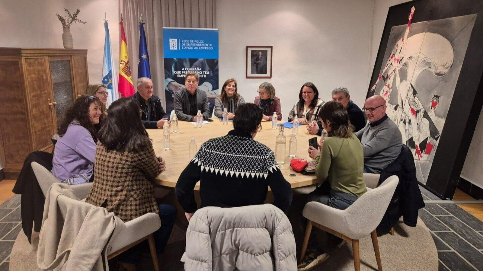 Reunión en el programa de emprendemento innovador no territorio de Valdeorras.
