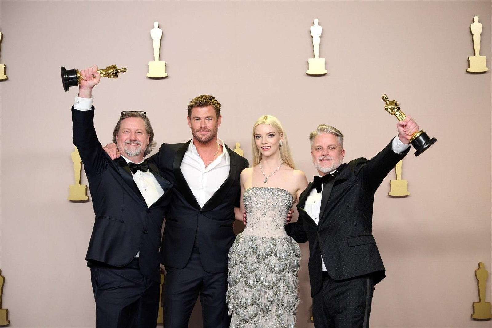 Dave Mullins (I) y Brad Booker (D), ganadores del Oscar a Mejor corto de animación por "War Is Over! Inspired by the Music of John and Yoko".