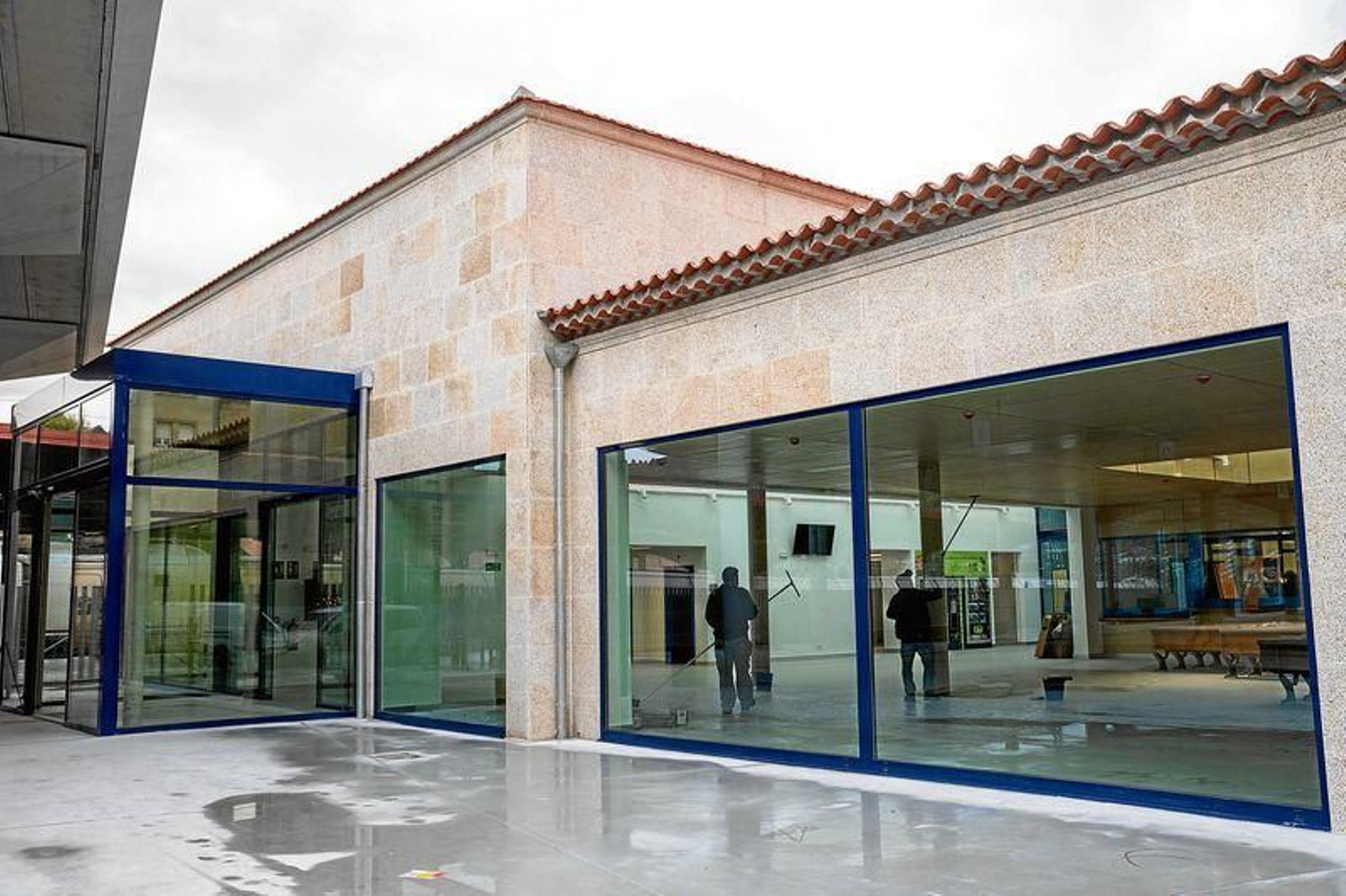 Nuevo edificio de la estación de autobuses, en el que se ultiman los remates.ÓSCAR PINAL