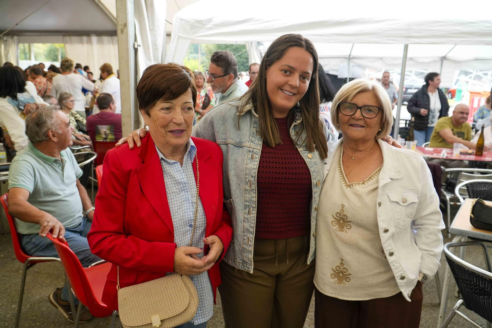 Galería | La Festa da Sidra triunfa en Bembrive con 1.000 litros repartidos