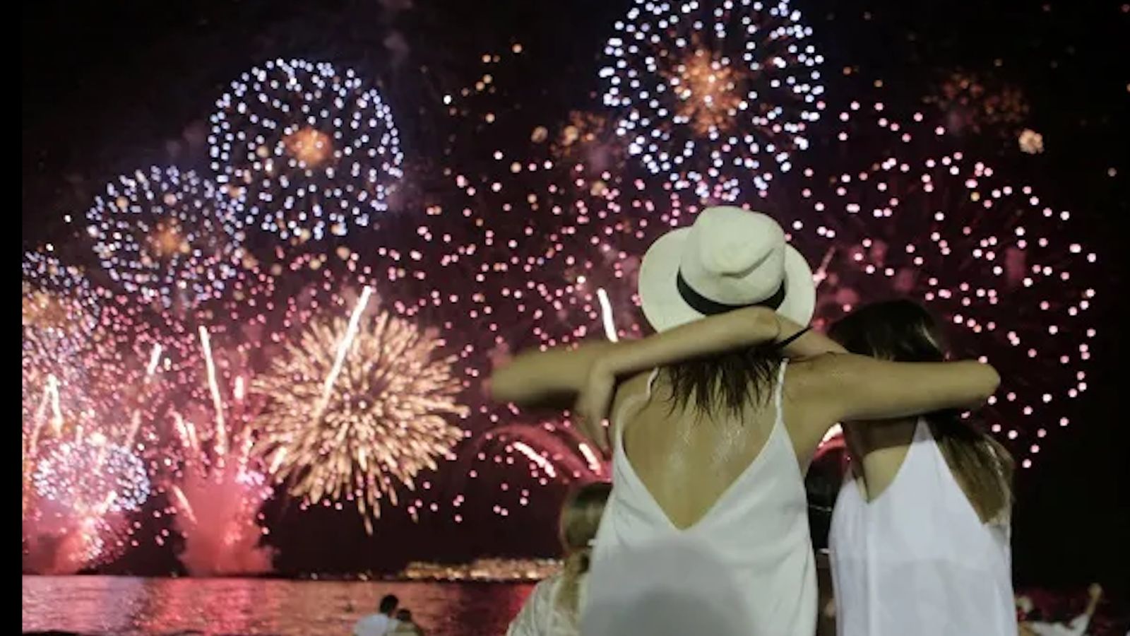 El año nuevo en Brasil, se recibe en la playa y de blanco