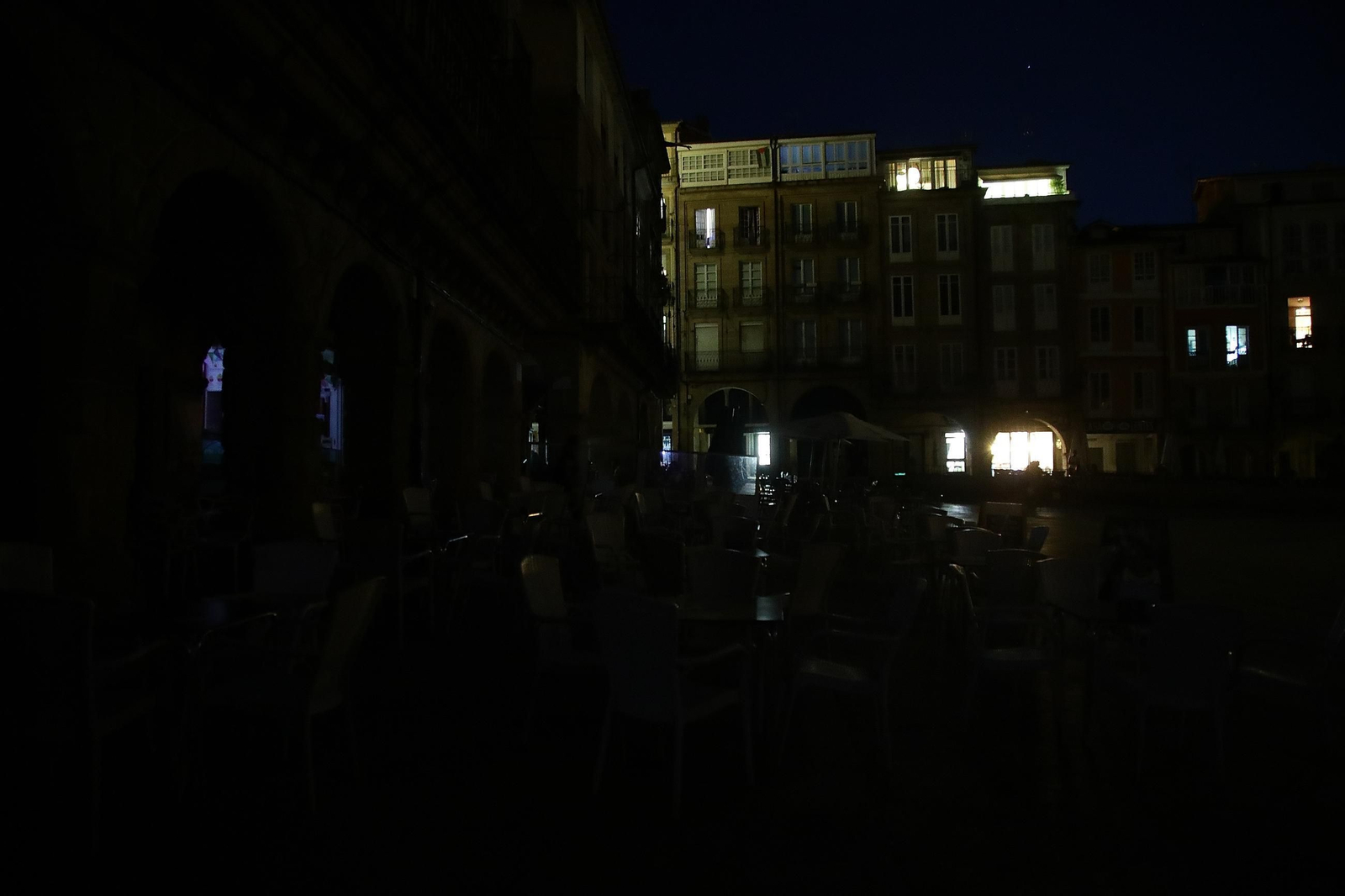 Galería | La ciudad de Ourense anocheció a oscuras en un nuevo apagón