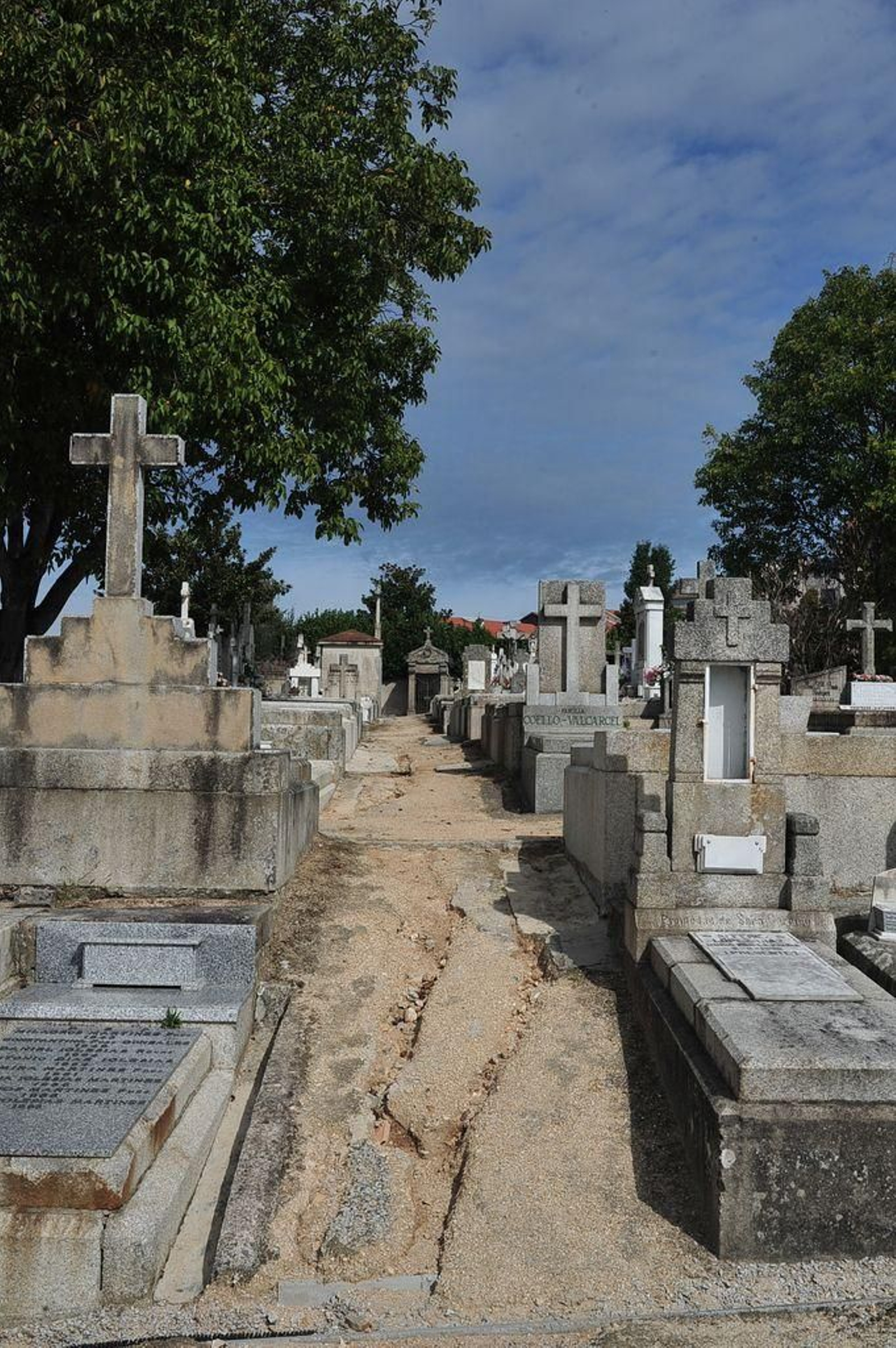 El mal estado de los caminos del cementerio de San Francisco (Foto: José Paz)