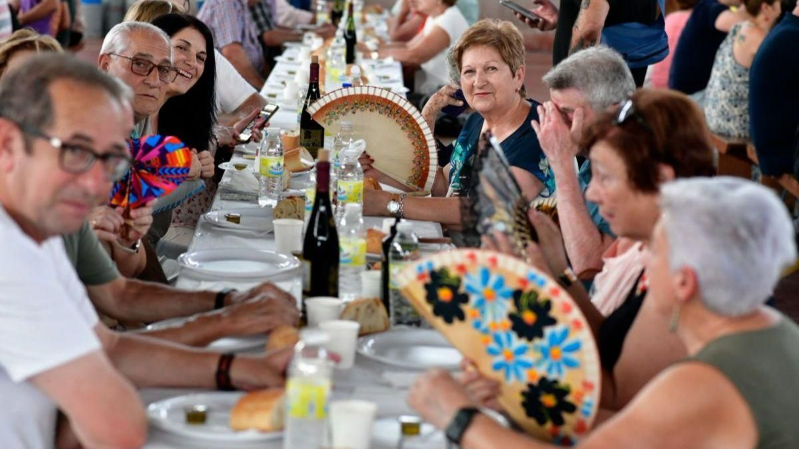 El abanico fue un elemento útil para los momentos de mayor calor.