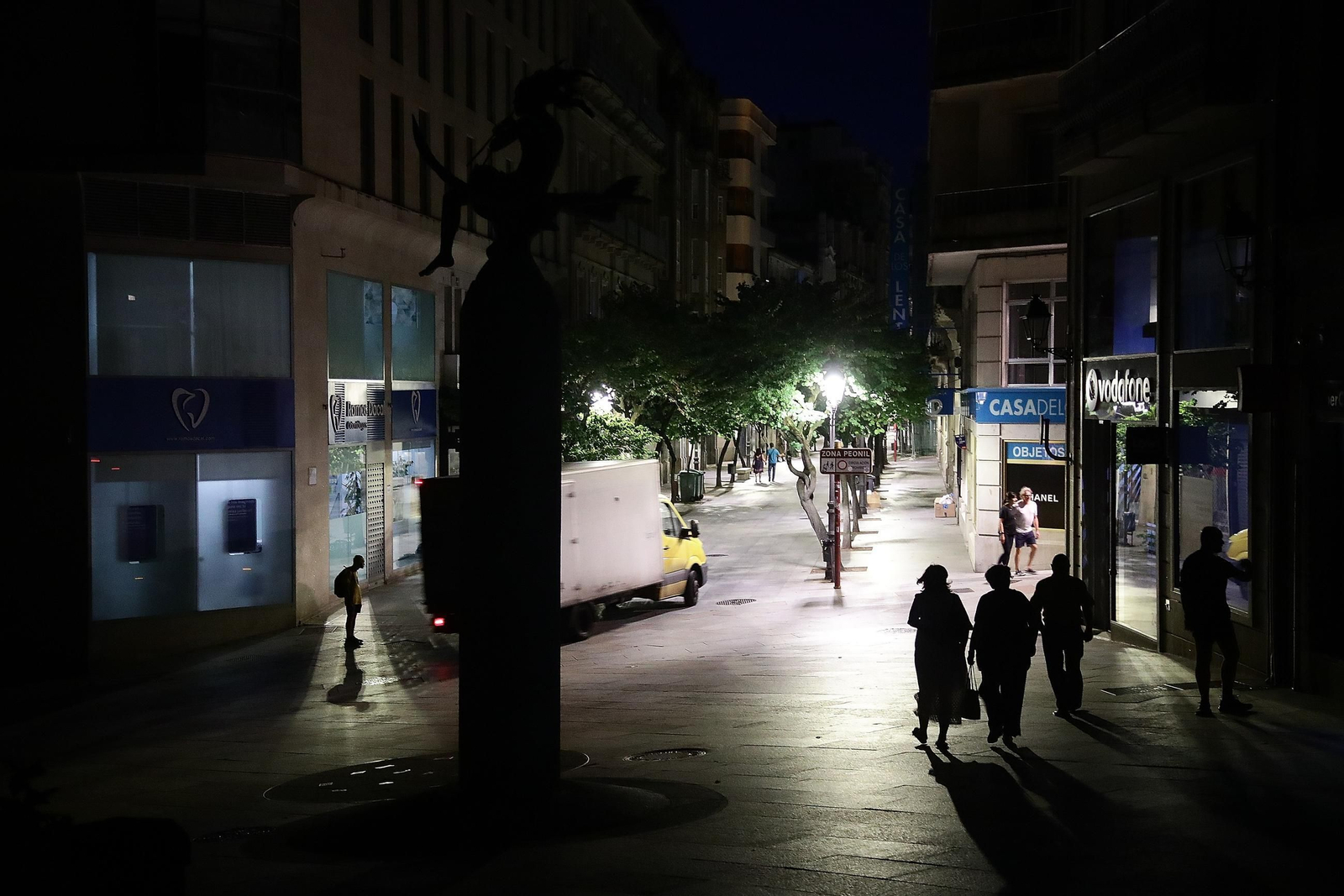 Galería | La ciudad de Ourense anocheció a oscuras en un nuevo apagón