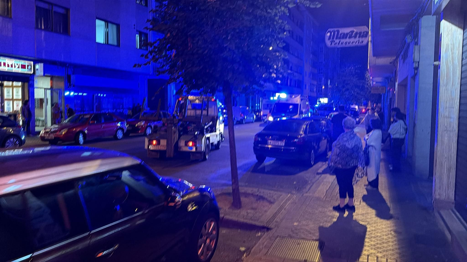El dispositivo de emergencias desplegado en la avenida de Zamora tras el atropello.