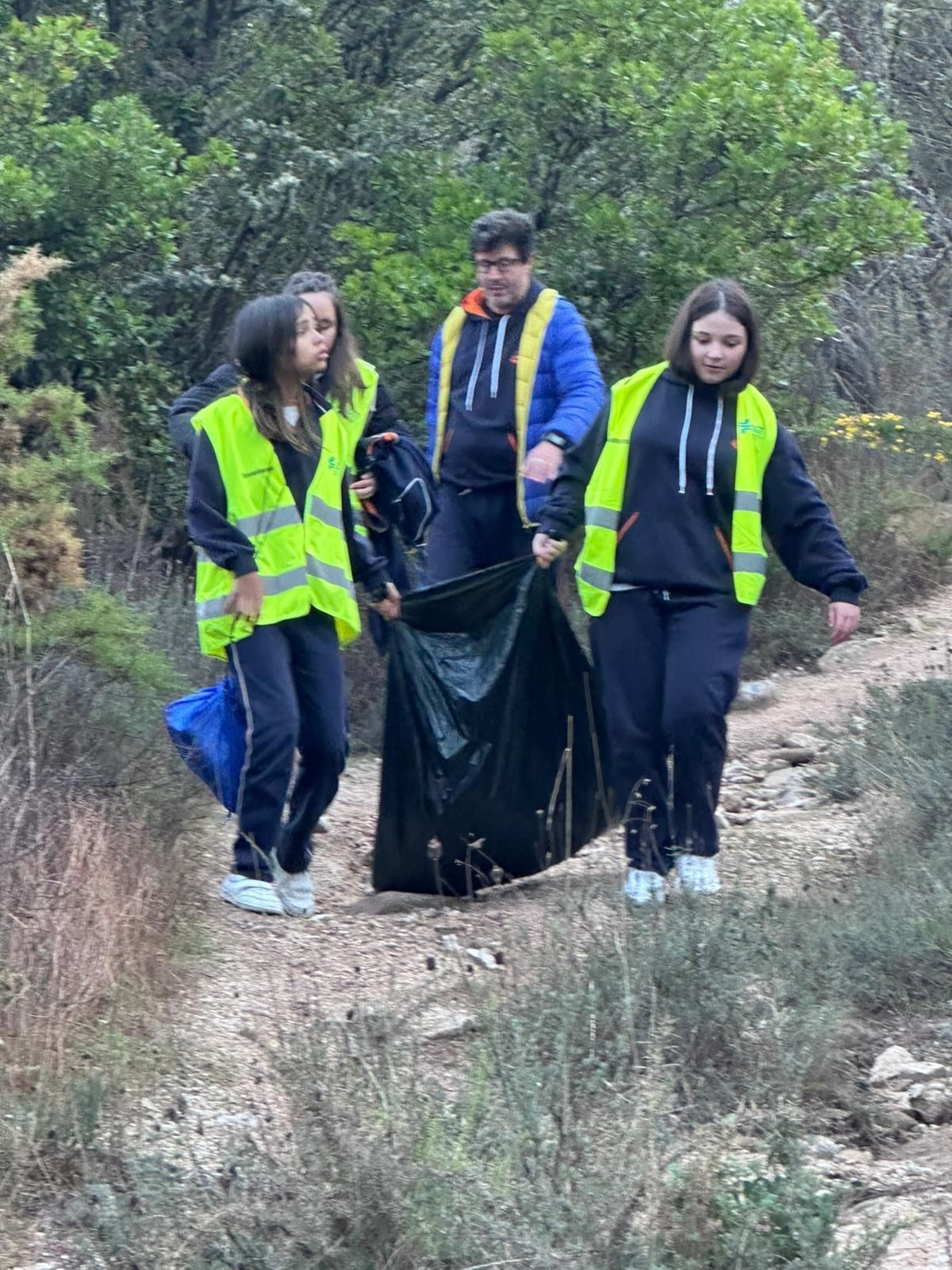 Ecovigilantes retiran la huella de los magostos