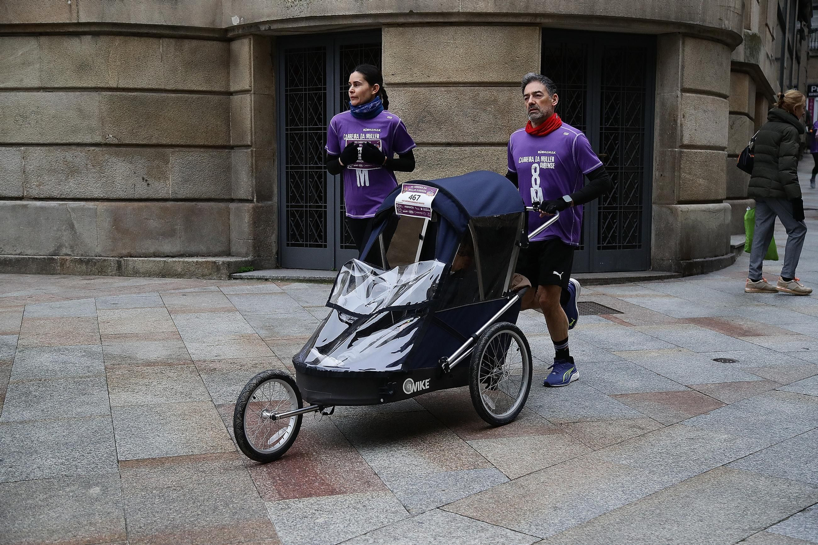Galería | Ourense se viste de morado para correr la Carreira da Muller