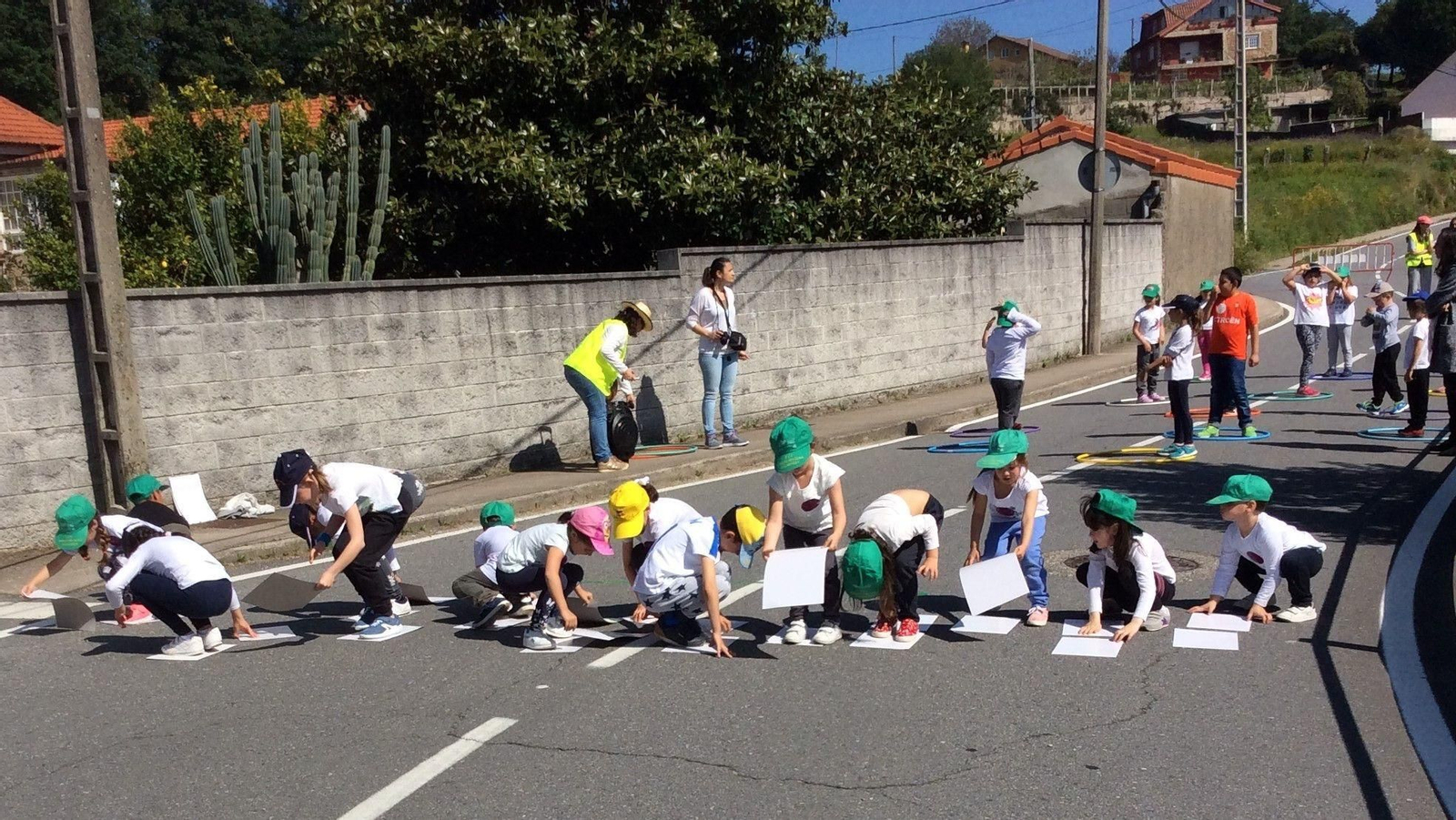 Colaboran con diferentes asociacións, organizacións, agrupacións veciñais nos festexos de datas importantes