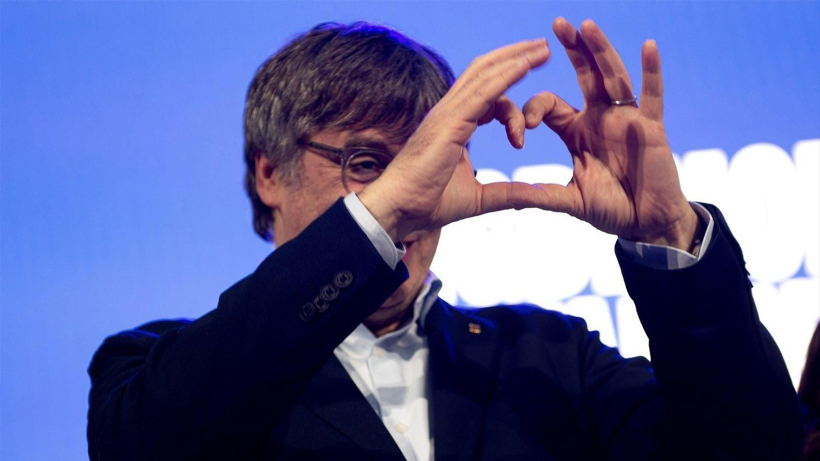 El expresidente de la Generalitat de Catalunya y candidato de Junts a las elecciones catalanas, Carles Puigdemont, interviene durante un mitin de Junts.