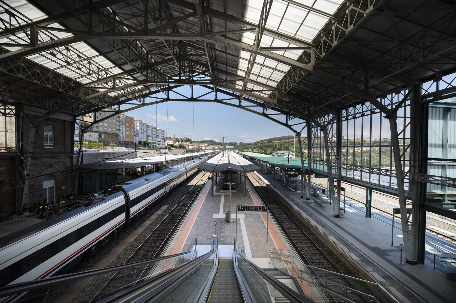 Galería | La estación intermodal de Santiago culmina con una moderna galería para los viajeros, en fotos