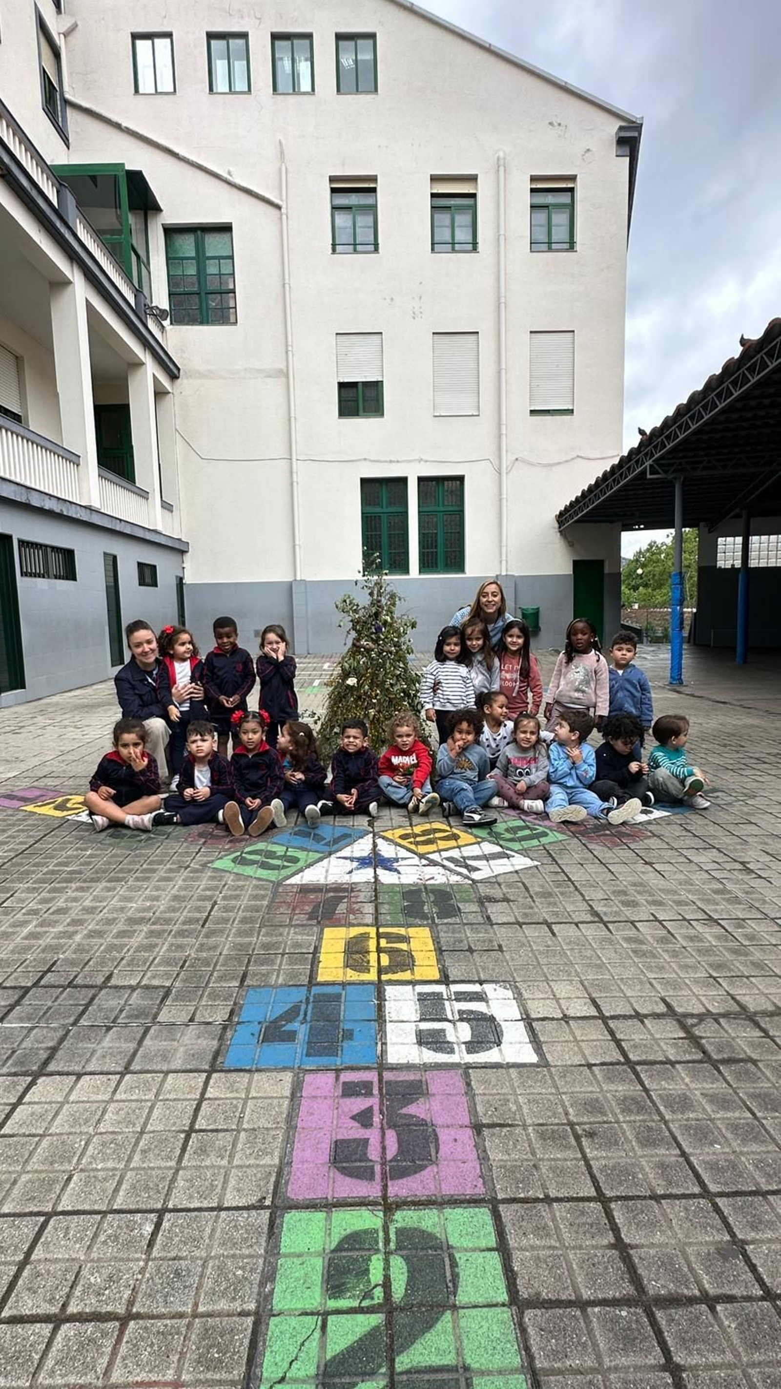 Os Maios no colexio Josefinas de Ourense