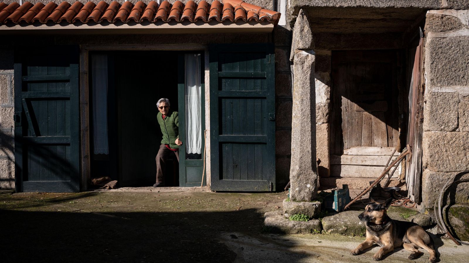 Pura, la única mujer empadronada en la aldea de Casaldoira, en el concello de Allariz. 