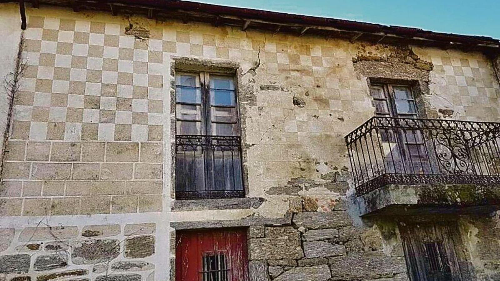 Casa con ajedrezado en Santa Tecla, Castro Caldelas.