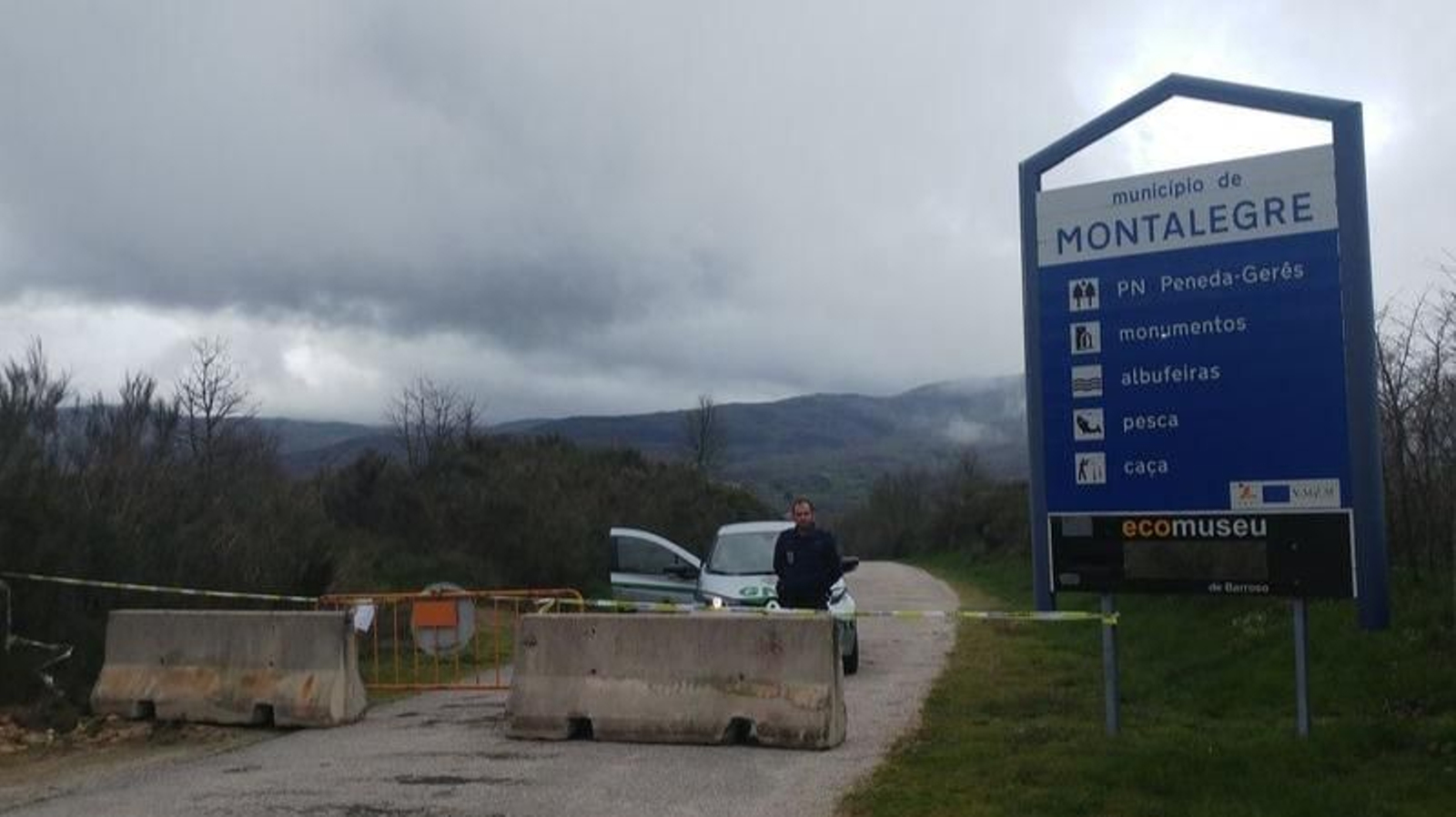 Un policía luso en el paso de Randín.