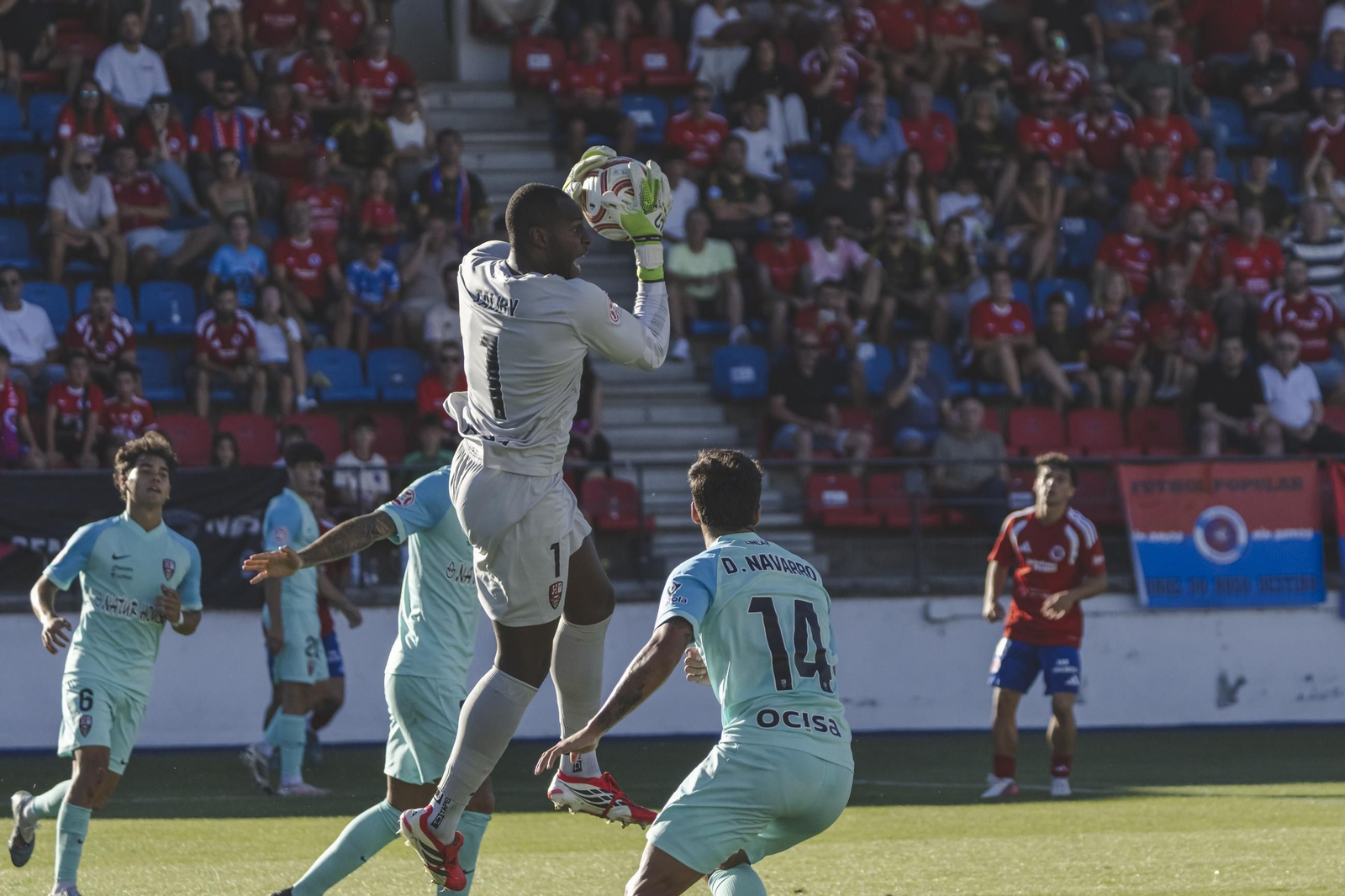 Galería |  O Couto vive una jornada de calor y una nueva derrota de la UD Ourense en Primera Federación