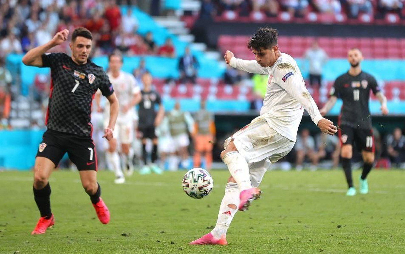 España sufre en su pase a cuartos 32