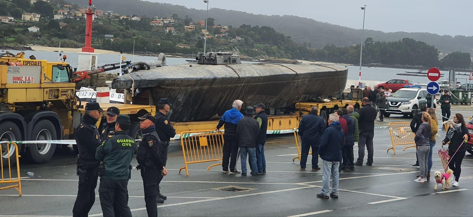 El narcosubmarino en la Ría de Aldán // JV Landín