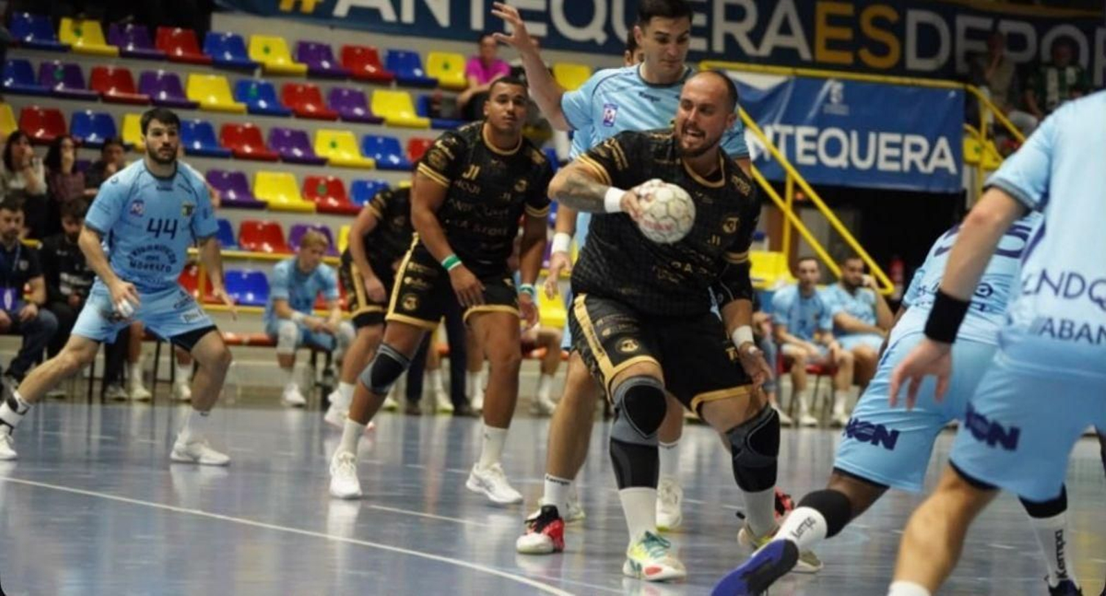 El equipo malagueño puso en problemas al Cangas hasta los minutos finales.