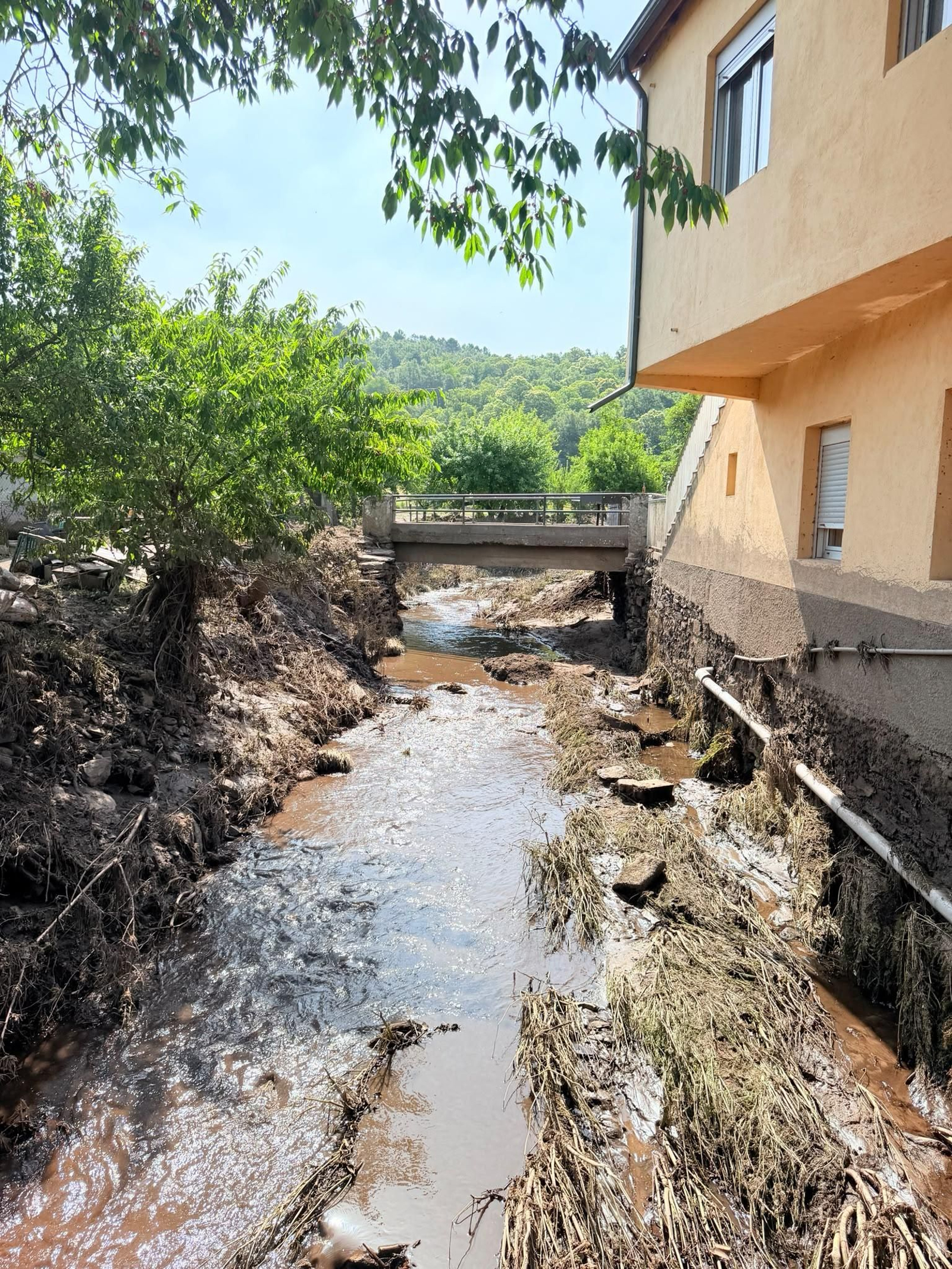 Galería | A Bouza, arrasada, reclama ayuda cuatro días después de la riada, en fotos