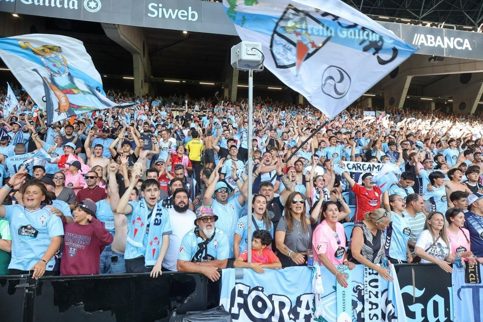 Galería | El Celta Fortuna golea a la Ponferradina y sube a Segunda División