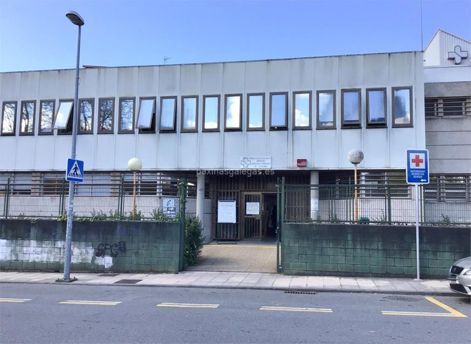 Centro de salud de Sárdoma. // Páxinas galegas