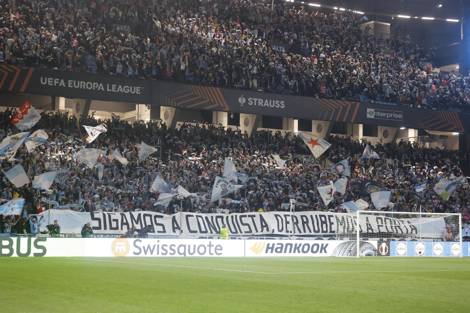 La grada de Marcador a rebosar, frente al Olympique de Lyon, la temporada pasada.