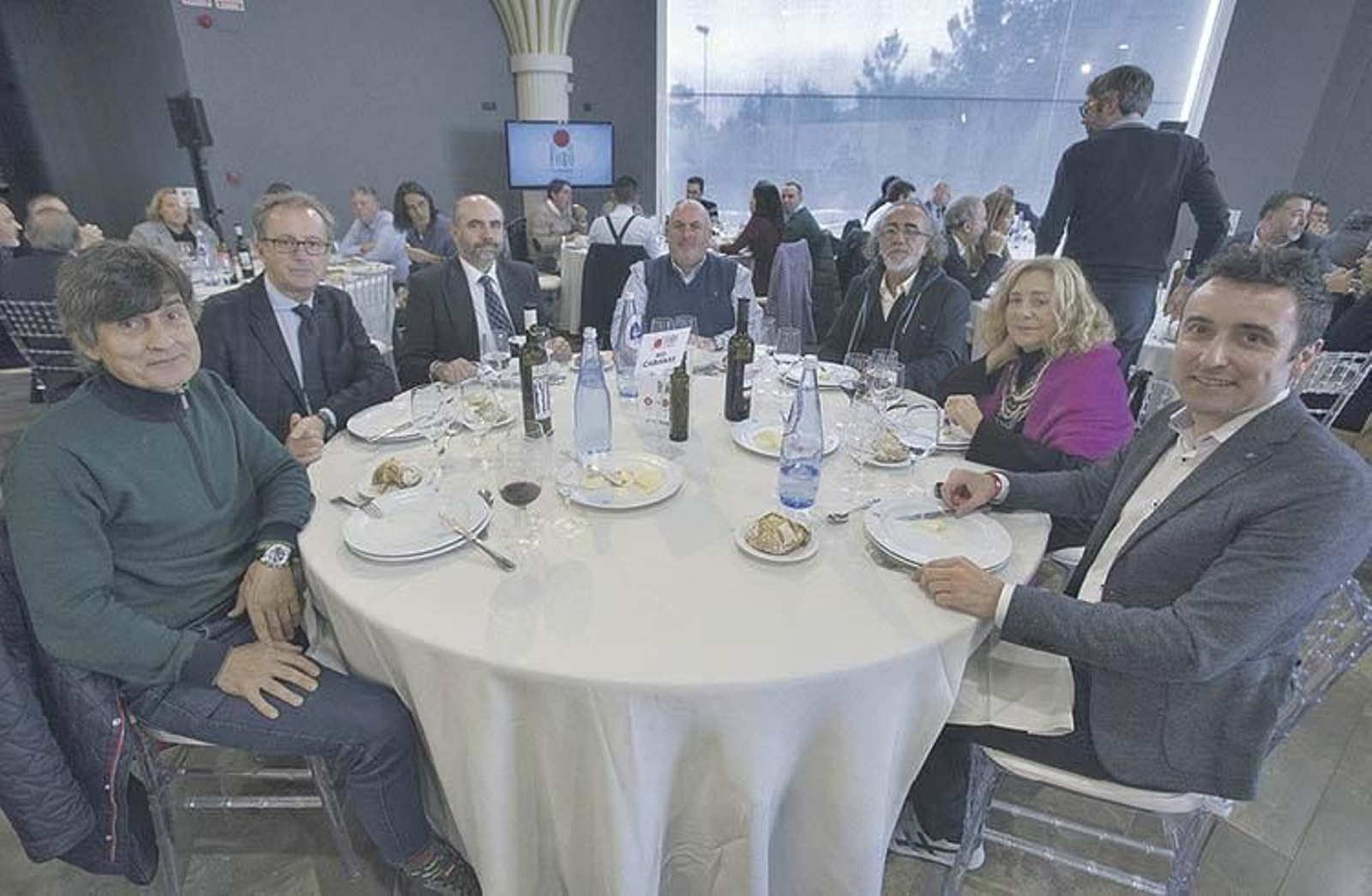 Jose Manuel Casiano, de Clínica Casiano; Antonio Nespereira, periodista de La Región; David Martínez, de la Asociación de Empresarios Autónomos de Ourense; Antonio Montero, alcalde del Concello de Avión; Teo Cardalda y María Monsonís, del grupo Cómplices, y José Manuel Martínez, de la Asociación de Jóvenes Empresarios.