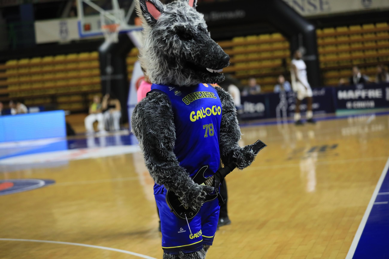 Galería | Noche triste en el Pazo con la derrota del COB ante el Alicante (79-83)