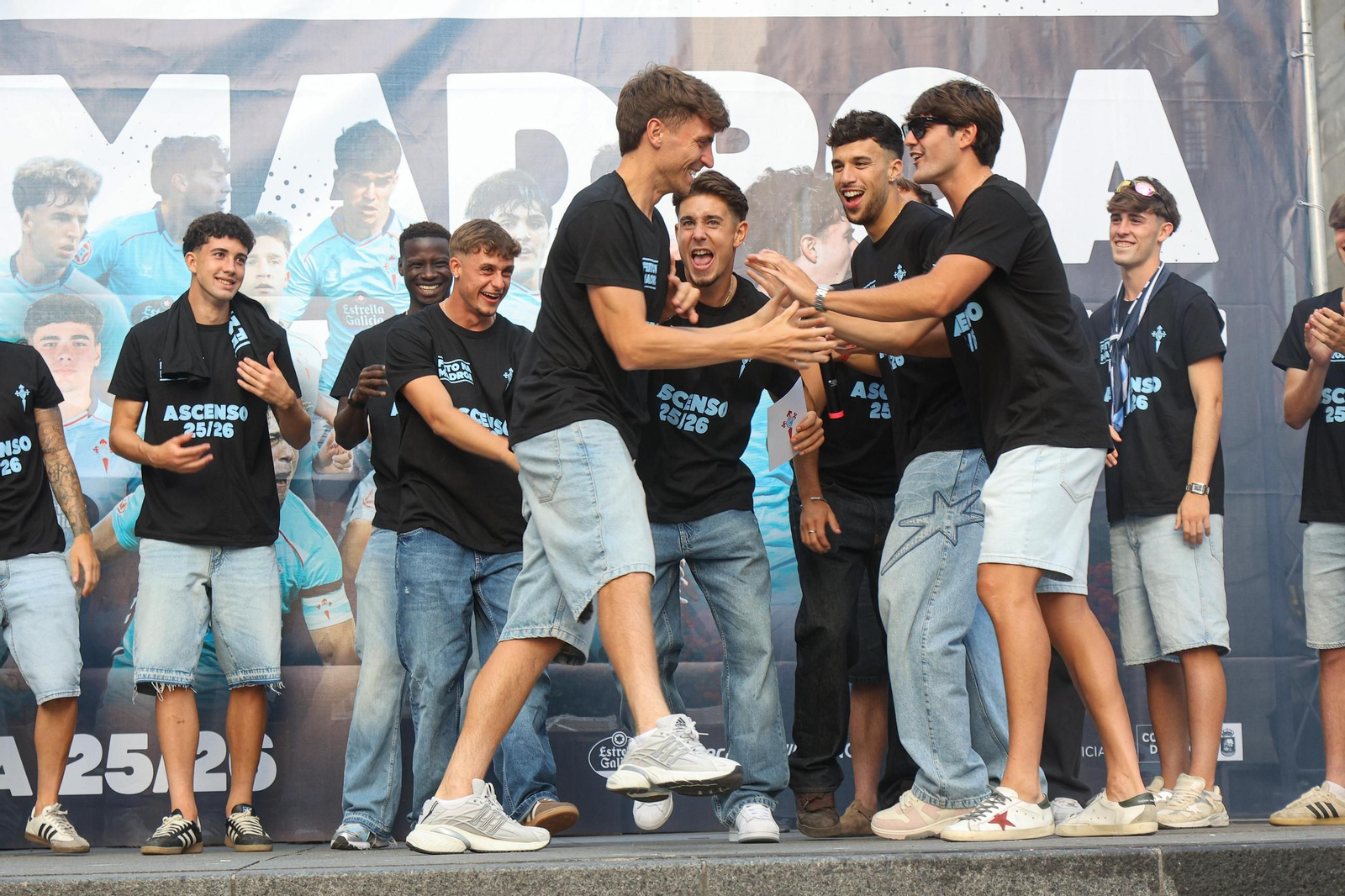Galería | El Celta Fortuna celebra en Porta do Sol el ascenso a Segunda